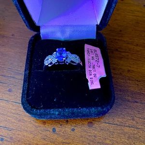 Tanzanite/Diamond accent 14 kt. Ladies Ring